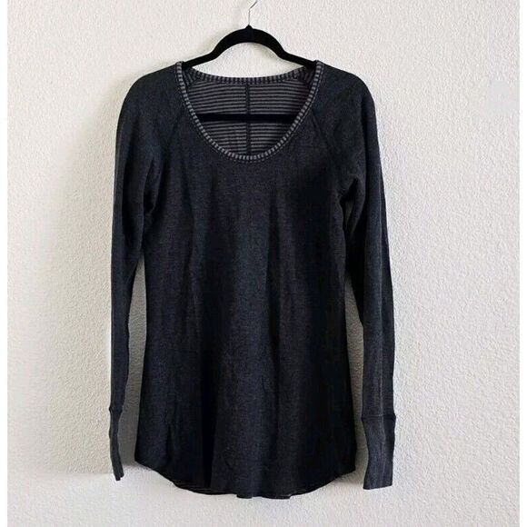 Lululemon Open Your Heart Reversible Top Gray Striped Thumb Holes Est. Size 8 - Picture 2 of 10